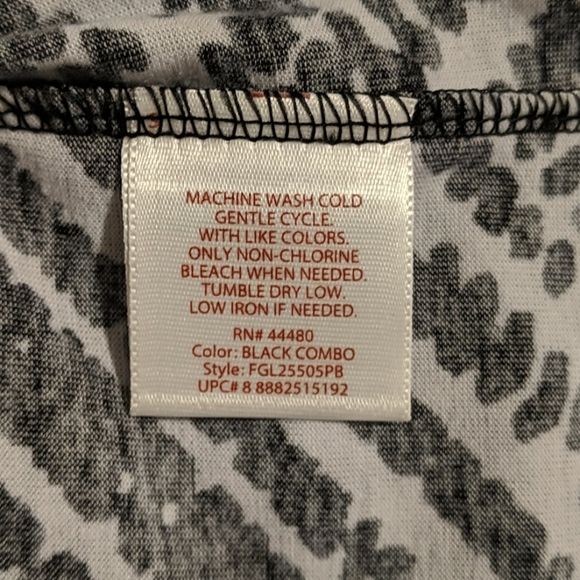 3/$20 🌸 Black and White Patterned Dress - Picture 4 of 4